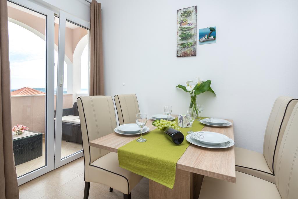 Apartments Blue Lagoon Трогір Екстер'єр фото